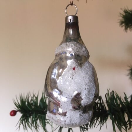 Antieke oude kerstman van dun geblazen glas in zilver jaren 1950-1960