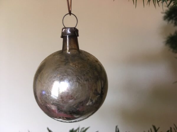 Antieke kraterbal van vliesdun geblazen glas en gelatine verf beschilderd voor 1900 - Afbeelding 3