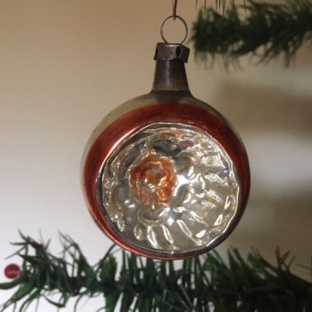 Oude antieke reflex kerstbal van dun geblazen glas in rood en geel 1e helft 1900