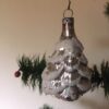 Oude antieke besneeuwde dennenboom of spar van dun geblazen glas in zilver 1e helft 1900