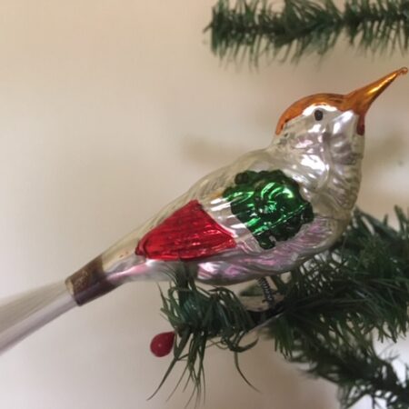 Antieke oude vogel van dun geblazen glas in rood, geel en groen 1e helft 1900