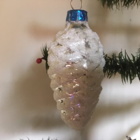 Oude antieke grote dennenappel van dun geblazen glas in zilver 1e helft 1900
