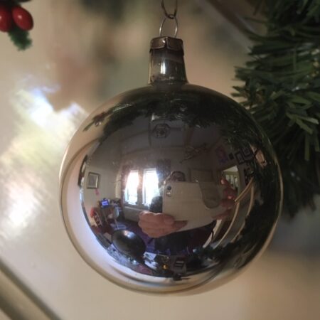 Antieke oude kerstbal van dun geblazen glas in zilver 1e kwart 1900