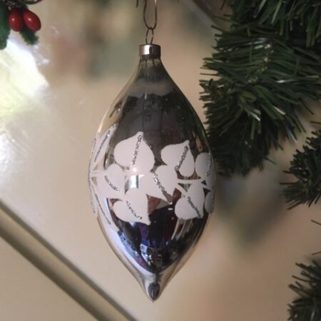 Oude antieke pegel van dun geblazen glas in zilver met florale decoratie 1e helft 1900