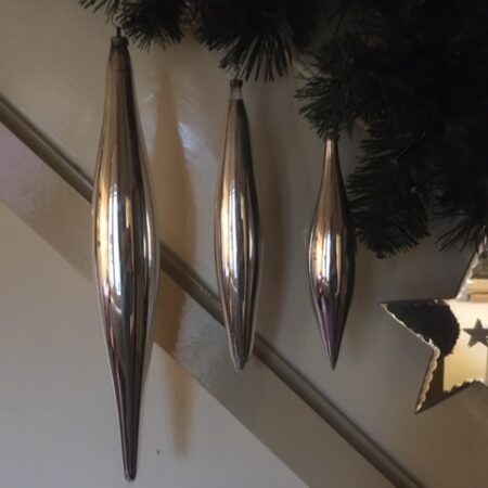 Oude antieke, gladde kerstbal pegel van dun geblazen glas in zilver jaren 1e helft 1900
