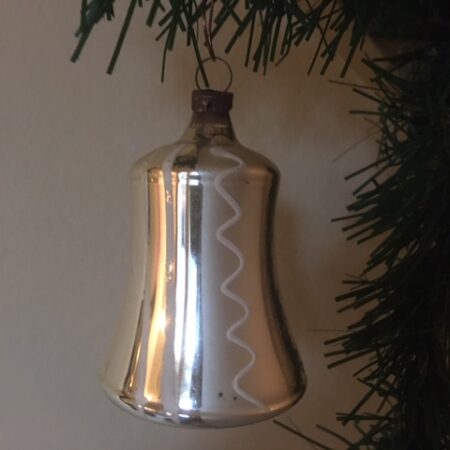 Antieke oude kerstklok van dun geblazen glas in zilver en wit 1e kwart 1900