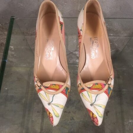 Vintage zomerse pumps van Salvatore Ferragamo van leer en katoen met libellen