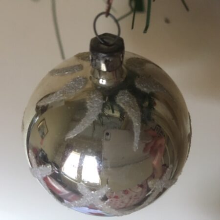 Antieke oude kerstbal met zon van dun geblazen glas in zilver 1e helft 1900