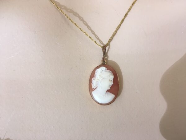 Vintage hanger met schelp camee in 14 kt. geelgouden omranding - Afbeelding 3