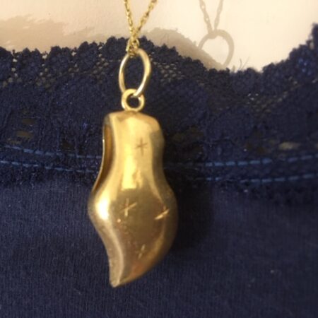 Grote 18 karaat gouden hanger of bedel een klomp