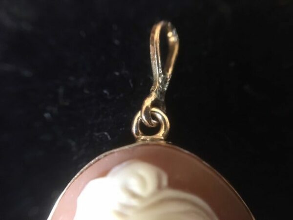 Vintage hanger met schelp camee in 14 kt. geelgouden omranding - Afbeelding 5