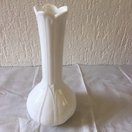 Elegante witte vaas van bone china Royal Doulton England