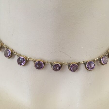 Antiek Belle Epoque collier van 14 karaat geelgoud met amethist paste bezet rond 1910