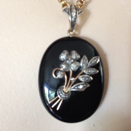 Antiek 18 karaat gouden medaillon met onyx en diamant