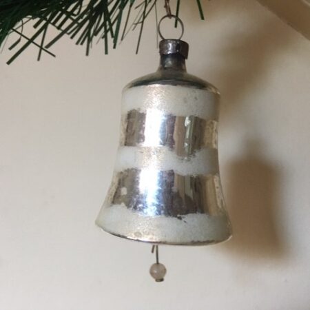 Antieke Kerst klok van dun geblazen glas met mooi patine en versiering 1e kwart 1900