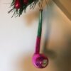 Antieke, bijzondere, kerstbal een pijp van dun geblazen glas in roze en groen begin 1900