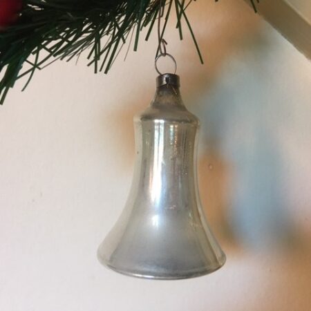 Antieke Kerstklok van dun geblazen gepatineerd glas in zilver 1e kwart 1900