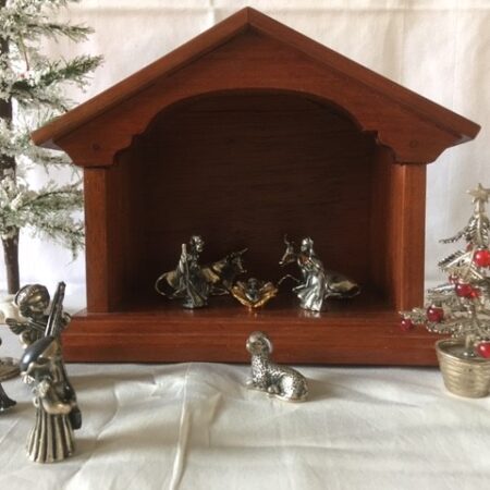 Kerststal mahoniehout met kerstgroep van 11 beeldjes van 1e gehalte zilver 925