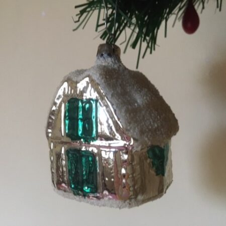 Antieke oude kerstbal een huis van dun geblazen glas in zilver en groen 1e helft 1900