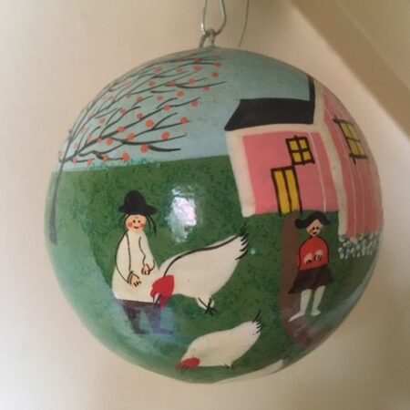 Oude bal voor de boom met Kerst en ook Pasen, handbeschilderd uit de jaren 1970-1980