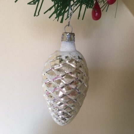 Oude antieke Kerst dennenappel van dun geblazen glas in zilver midden 1900