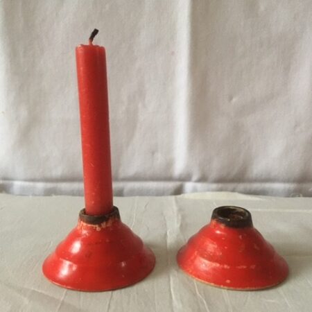 Set antieke aardewerk kandelaars handbeschilderd in rood begin 1900