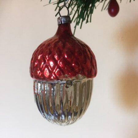 Antieke oude kerstbal een eikel in zilver en rood 1e helft 1900