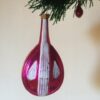 Symbool van harmonie in huwelijk en liefde de luit van dun geblazen glas in hard roze 1e kwart 1900