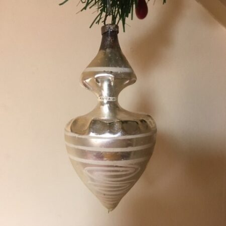 Antieke oude kerstbal een grote tol van dun geblazen glas in zilver 1e helft 1900