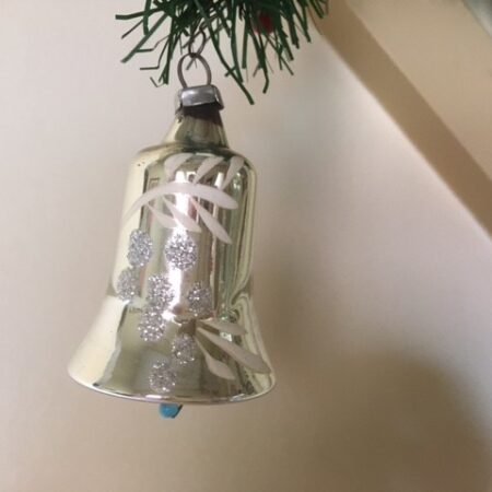 Oude antieke kerst klok van dun geblazen glas in zilver midden 1900