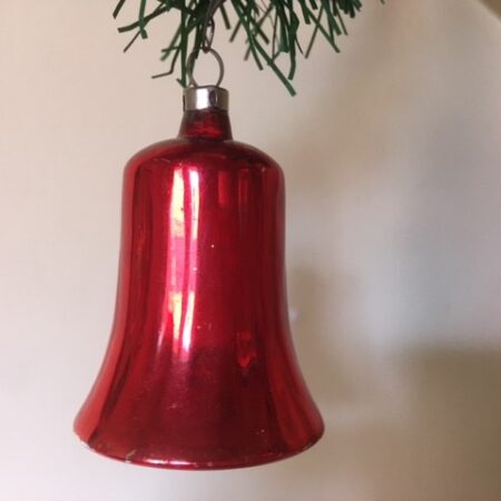 Antieke kerstklok van dun geblazen glas in rood 1e kwart 1900