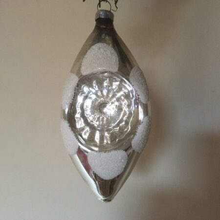 Antieke pegel van dun geblazen glas in zilver met krater als onderdeel van een bloem 1e helft 1900
