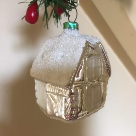 Antiek oud huis een kerstbal van dun geblazen glas in zilver midden 1900