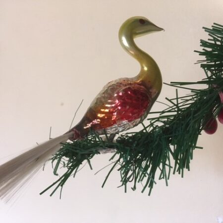 Antieke oude vogel een gans van dun geblazen glas in groen en rood 1e helft 1900