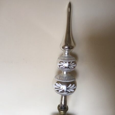 Oude, antieke piek met 2 bollen in zilver en wit in doos midden 1900