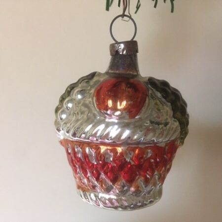 Antieke oude fruitmand van dun geblazen glas in rood, oranje en mosgroen 1e kwart 1900