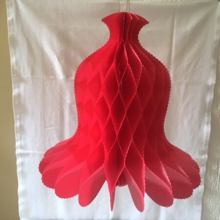 Stel oude, rode honeycomb kerstklokken van 28 cm. in verpakking
