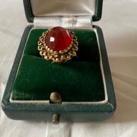 Markante 14 kt. geelgouden vintage ring met carneool