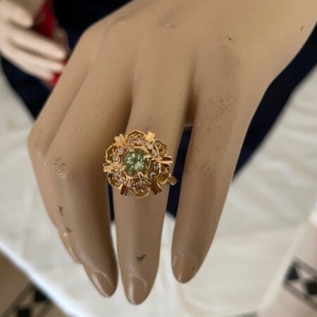 14 kt. geelgouden ring met lichtgroene toermalijn en briljant geslepen diamant