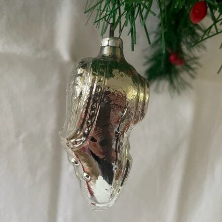 Oude antieke kerstbal een schoen van dun geblazen glas in zilver midden 1900