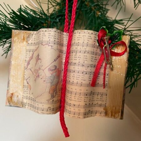 Oud, antiek boekje met Christmas songs voor in de kerstboom jaren 1950-1960