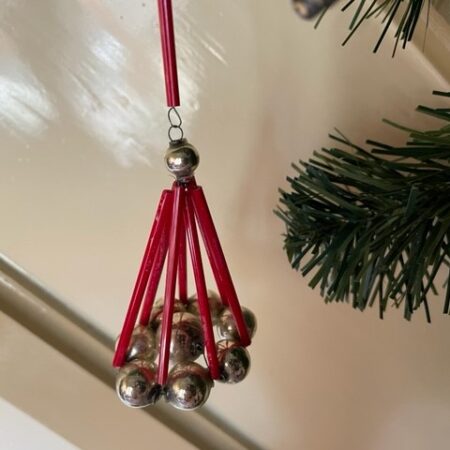 Antieke oude Gablonzer kroonluchter van geblazen glas in zilver en rood 2e kwart 1900