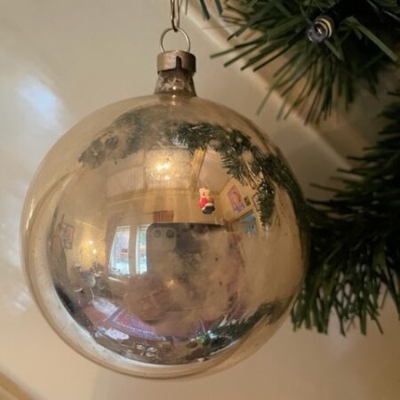 Oude antieke, flinke kerstbal van dun geblazen glas in zilver 1e kwart 1900