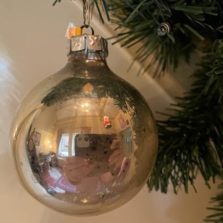Oude antieke kerstbal van gepatineerd geblazen glas in zilver midden 1900 (orA)