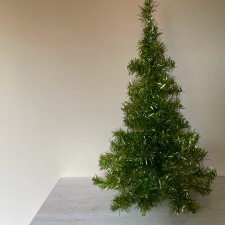 Oude vintage mini tinsel kerstboompje in lichtgroen jaren '60