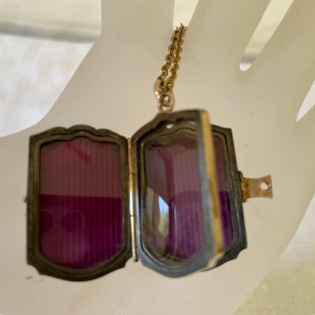 Antiek Victoriaans locket 9 kt. goud met zwart emaille voor 4 foto's