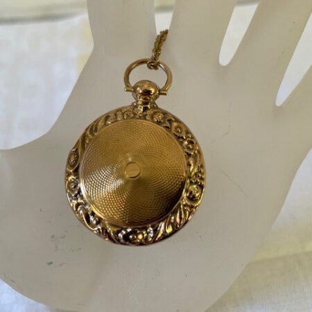 Antieke flinke 14 kt. gouden medaillon hanger met guillochering