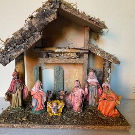 Kerststal met 8 figuren uit de jaren 1950-1960 van early plastic