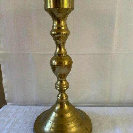 Messing kerk of vloer kandelaar van 35 cm. hoog voor flinke kaars