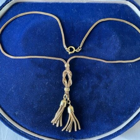 Vossenstaart collier, 14 kt. met 2 kwastjes of baardjes jaren 1950-1960